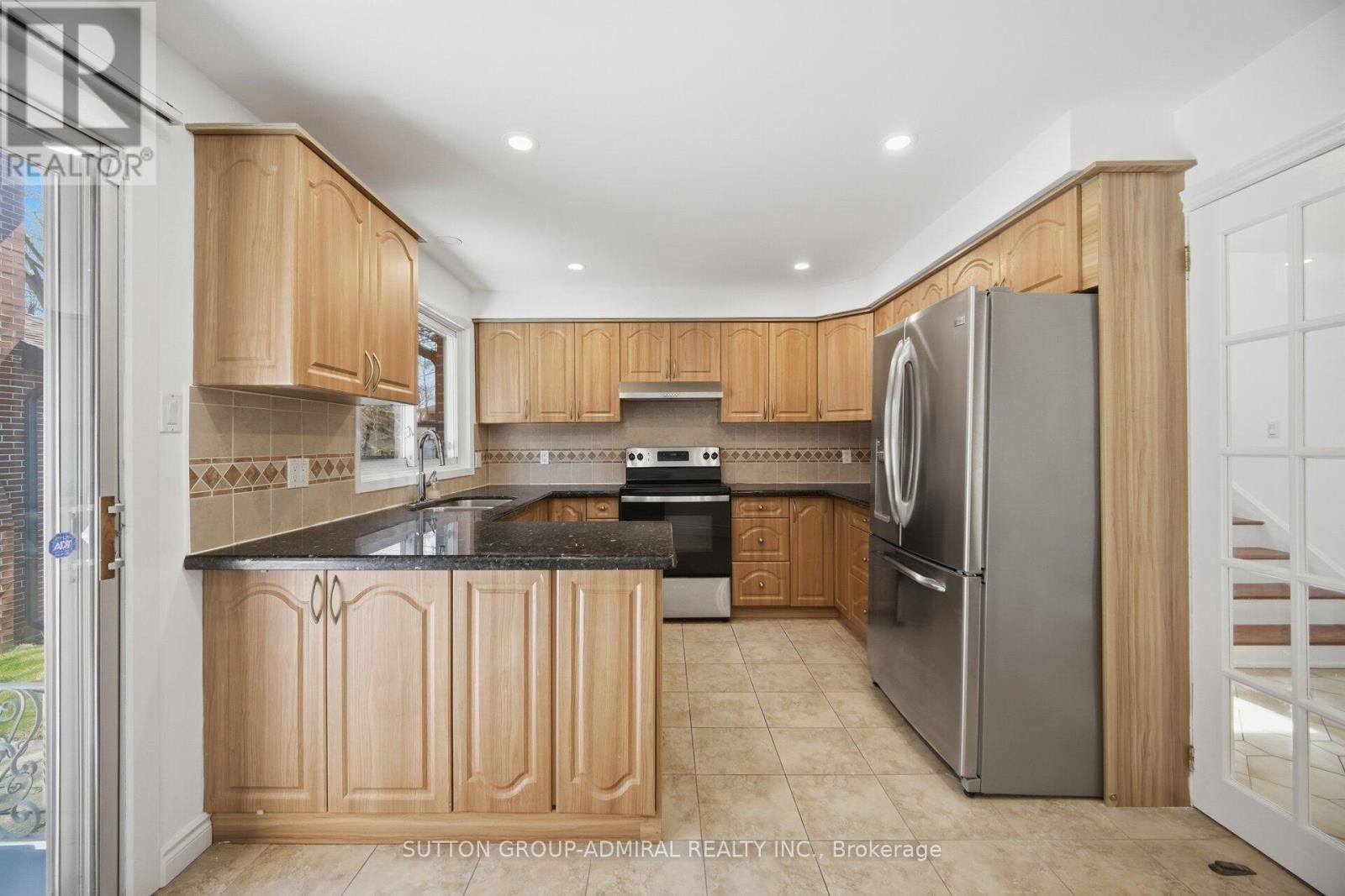












53 BESTVIEW DRIVE

,
Toronto (Bayview Woods-Steeles),




Ontario
M2M2X8

