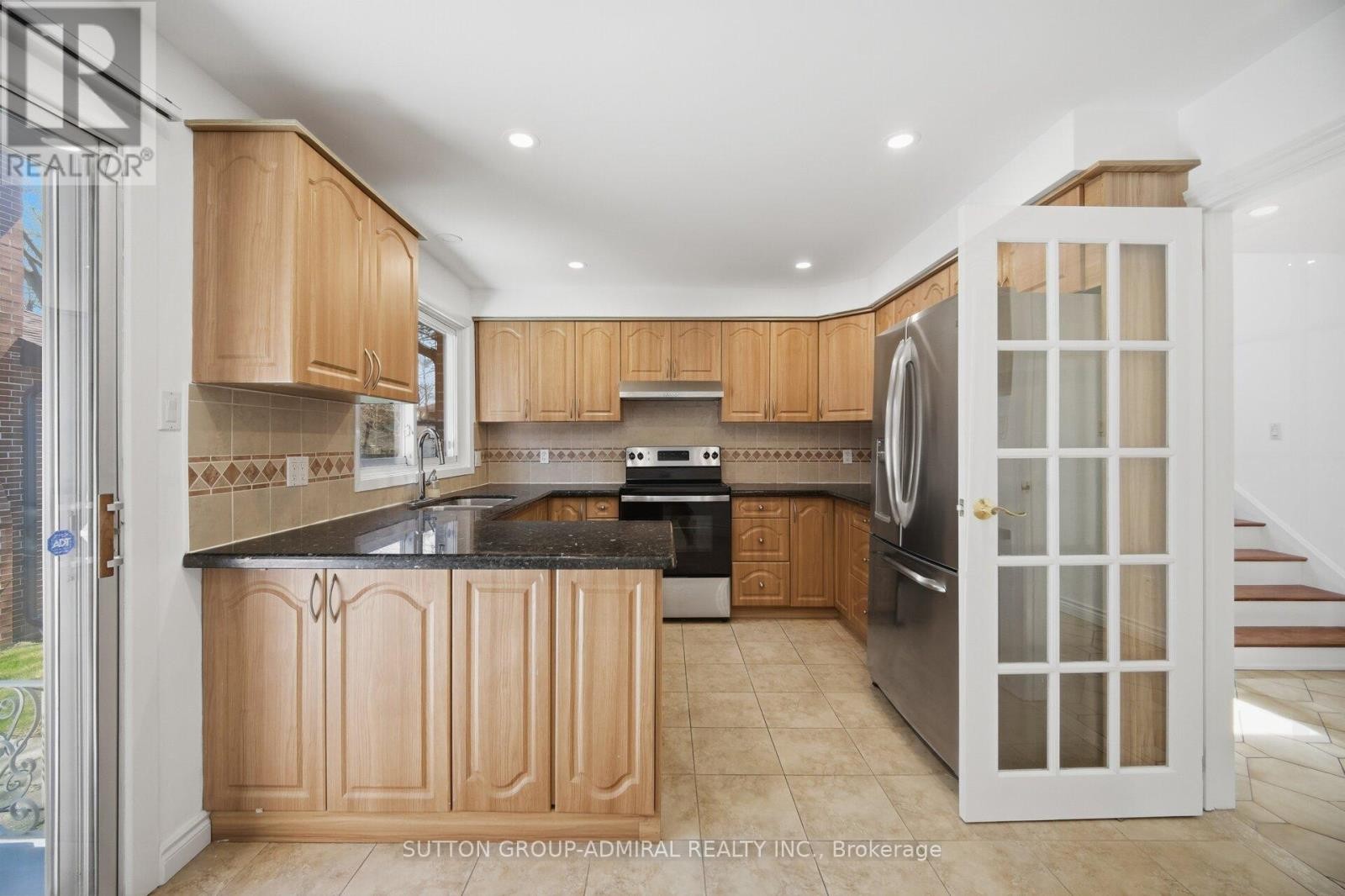 












53 BESTVIEW DRIVE

,
Toronto (Bayview Woods-Steeles),




Ontario
M2M2X8

