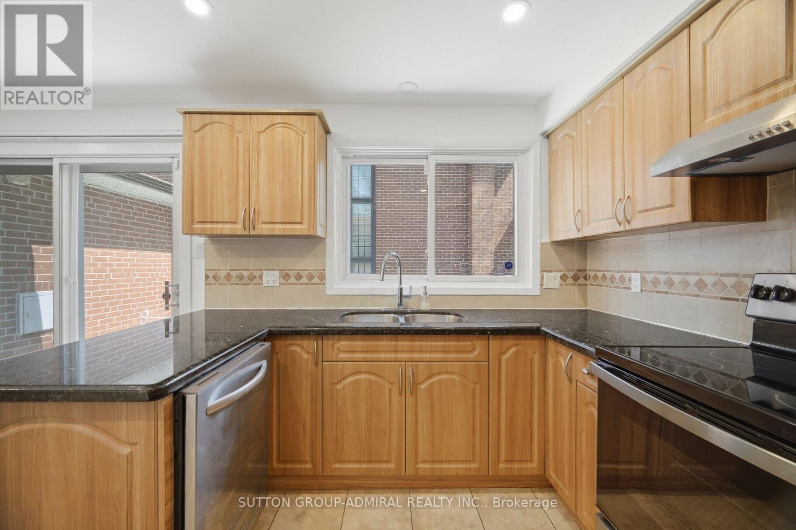












53 BESTVIEW DRIVE

,
Toronto (Bayview Woods-Steeles),




Ontario
M2M2X8

