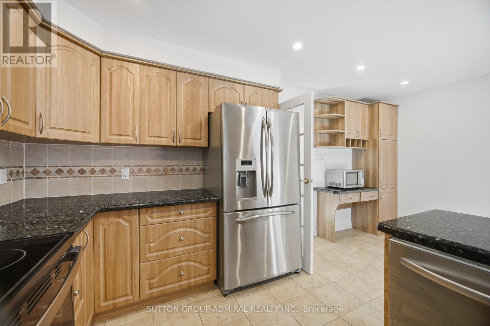 












53 BESTVIEW DRIVE

,
Toronto (Bayview Woods-Steeles),




Ontario
M2M2X8

