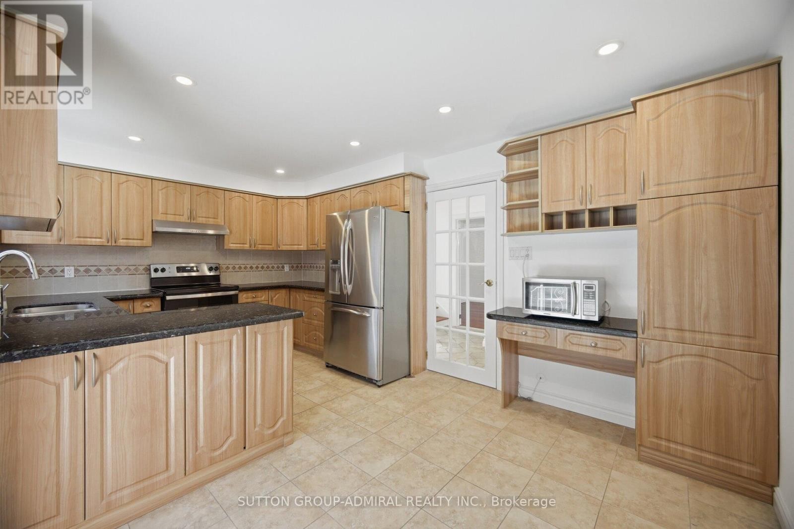 












53 BESTVIEW DRIVE

,
Toronto (Bayview Woods-Steeles),




Ontario
M2M2X8

