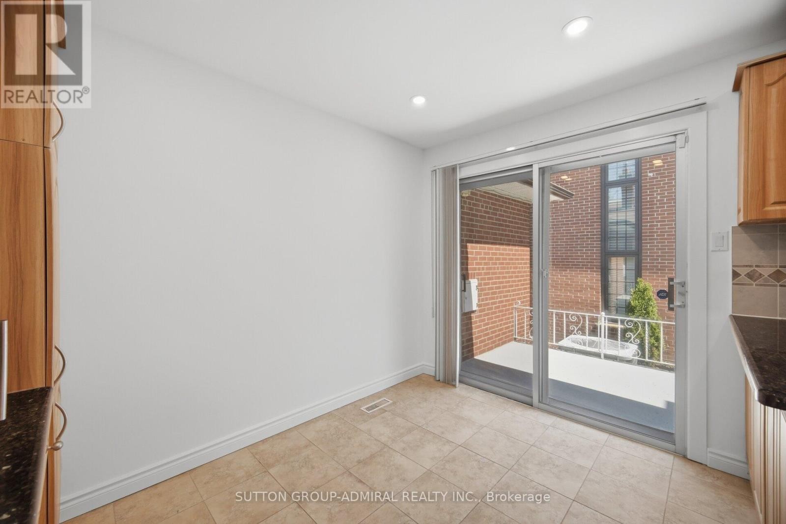 












53 BESTVIEW DRIVE

,
Toronto (Bayview Woods-Steeles),




Ontario
M2M2X8

