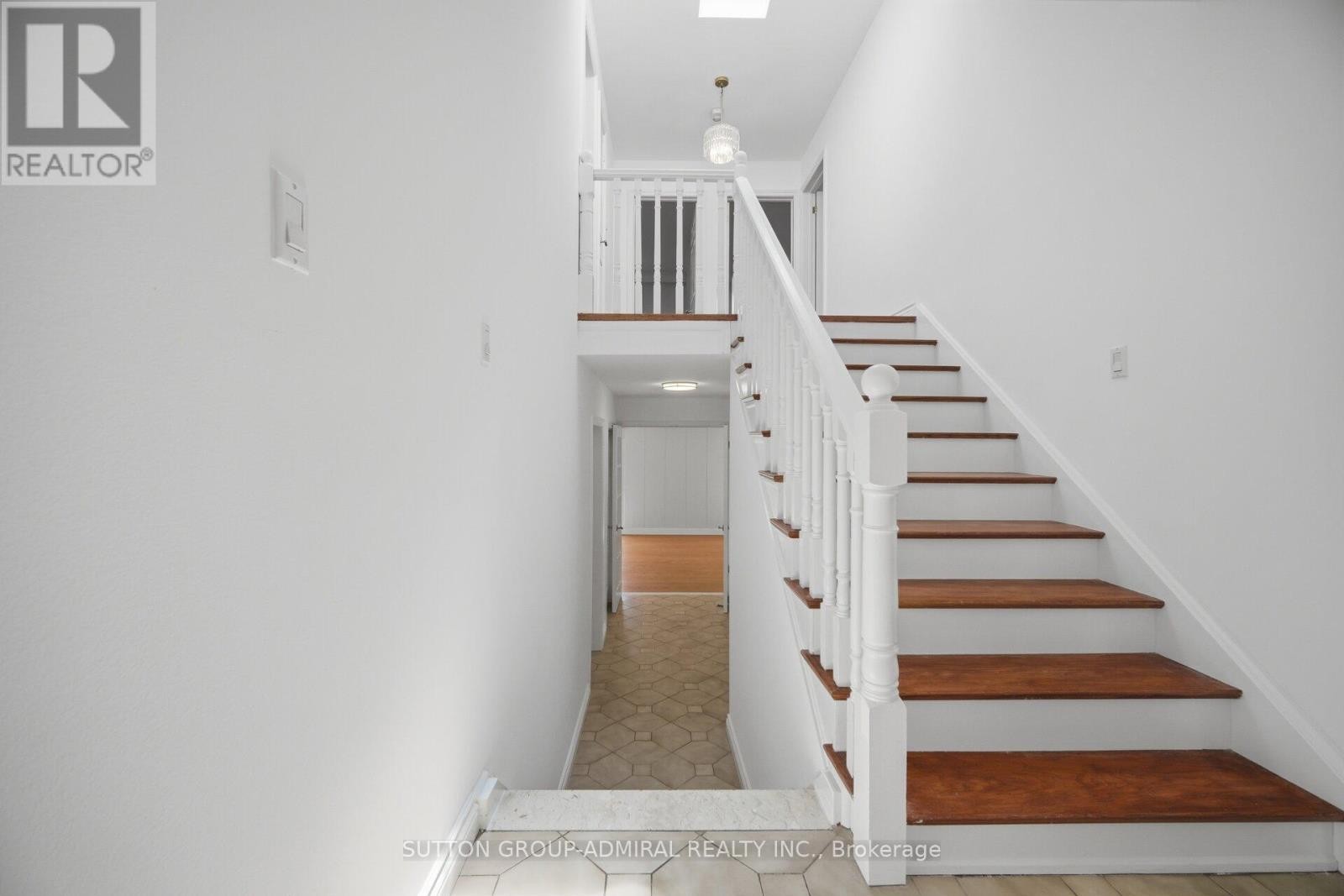 












53 BESTVIEW DRIVE

,
Toronto (Bayview Woods-Steeles),




Ontario
M2M2X8


