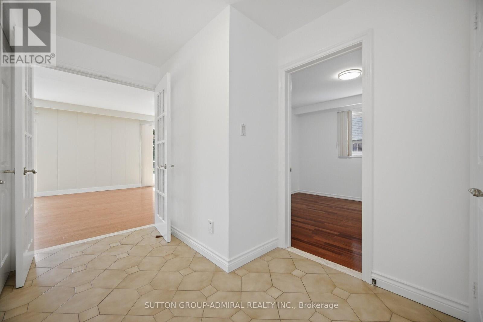 












53 BESTVIEW DRIVE

,
Toronto (Bayview Woods-Steeles),




Ontario
M2M2X8

