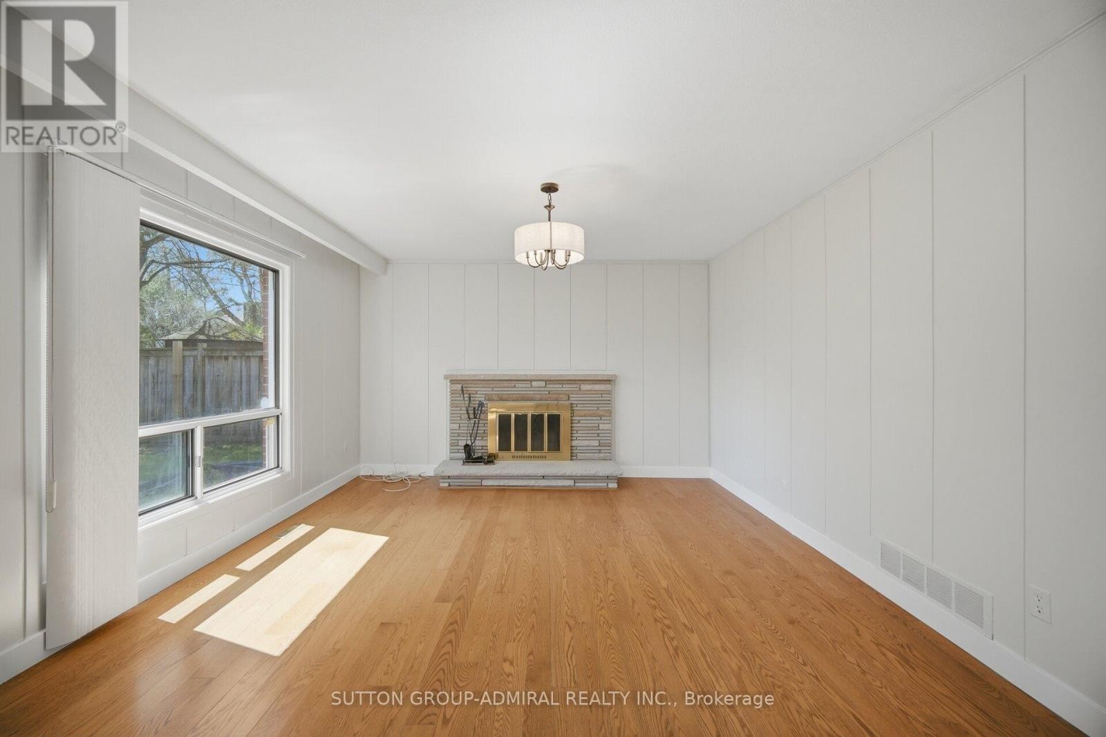 












53 BESTVIEW DRIVE

,
Toronto (Bayview Woods-Steeles),




Ontario
M2M2X8

