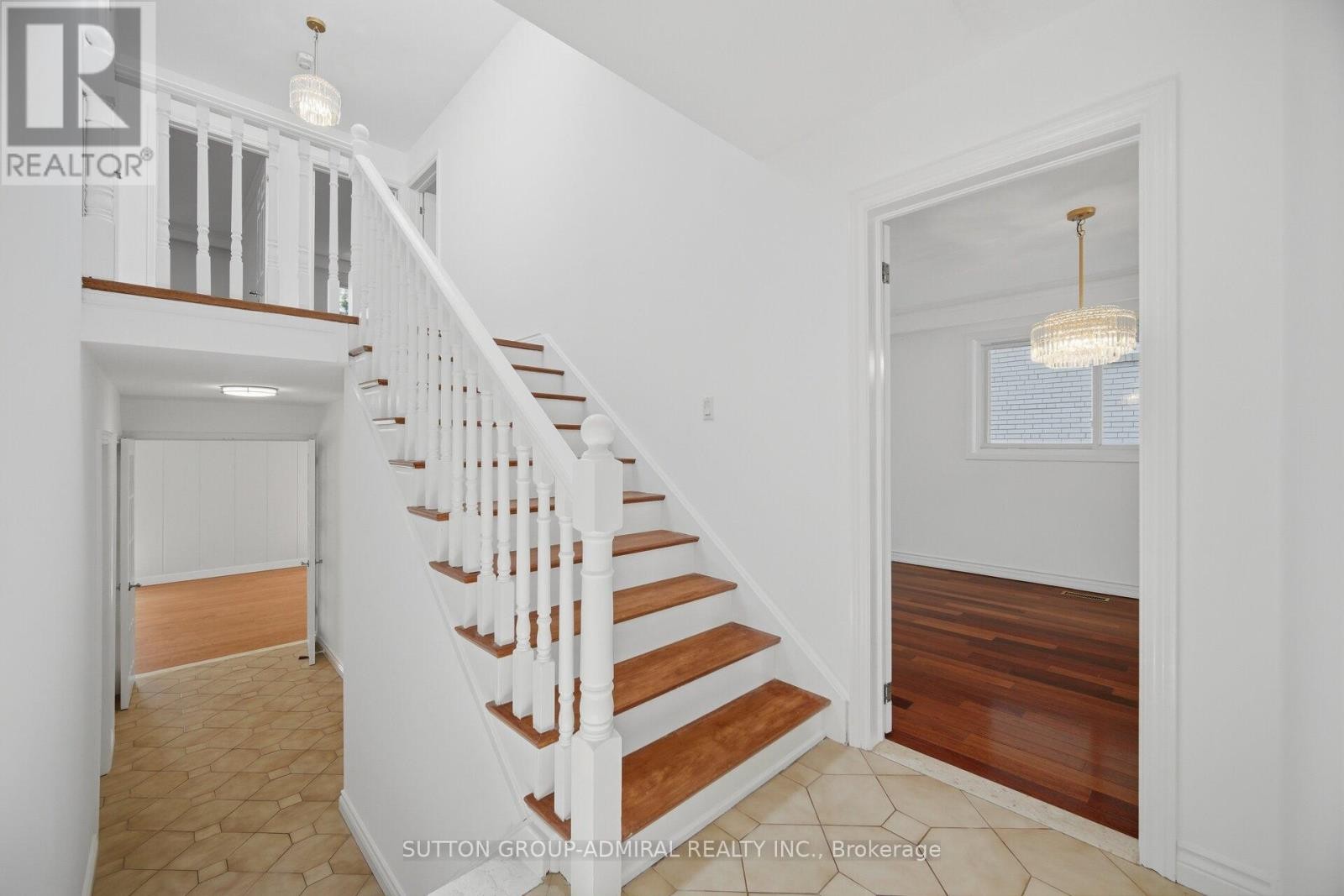 












53 BESTVIEW DRIVE

,
Toronto (Bayview Woods-Steeles),




Ontario
M2M2X8

