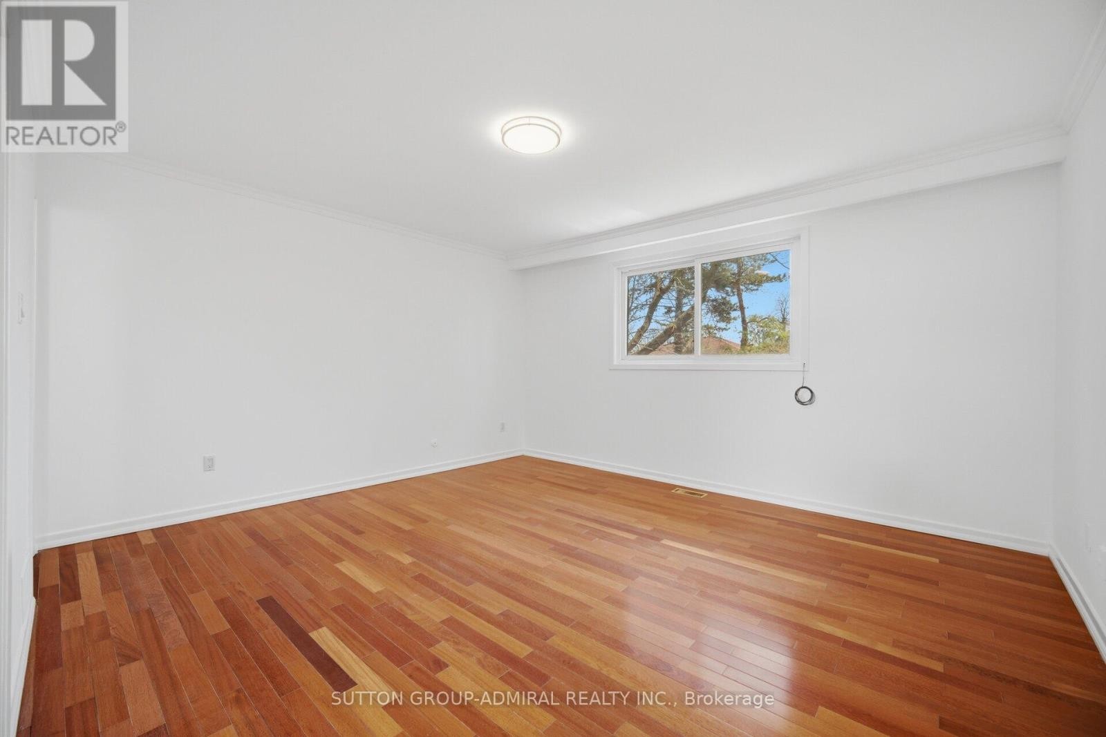 












53 BESTVIEW DRIVE

,
Toronto (Bayview Woods-Steeles),




Ontario
M2M2X8

