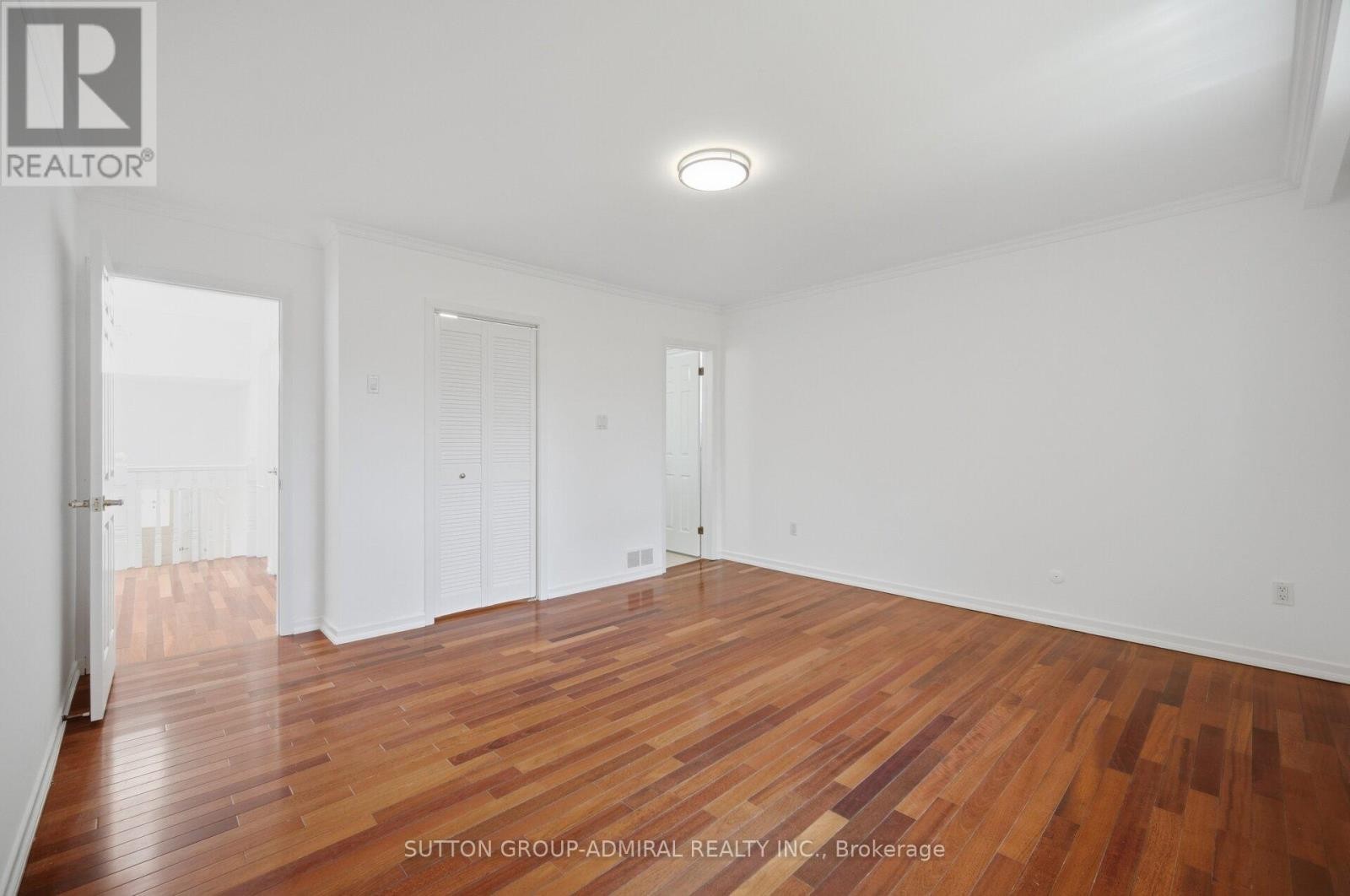 












53 BESTVIEW DRIVE

,
Toronto (Bayview Woods-Steeles),




Ontario
M2M2X8

