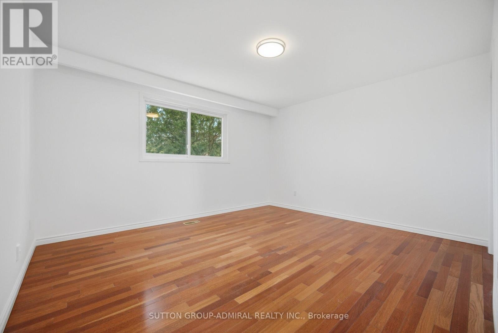 












53 BESTVIEW DRIVE

,
Toronto (Bayview Woods-Steeles),




Ontario
M2M2X8

