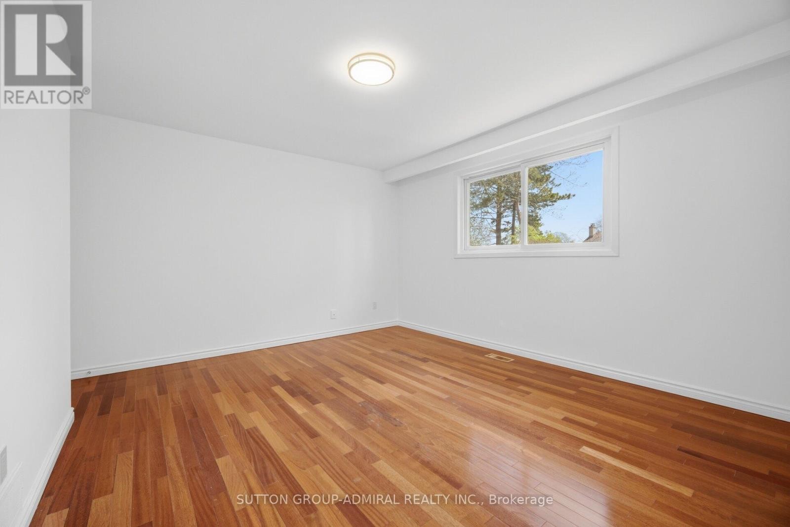 












53 BESTVIEW DRIVE

,
Toronto (Bayview Woods-Steeles),




Ontario
M2M2X8

