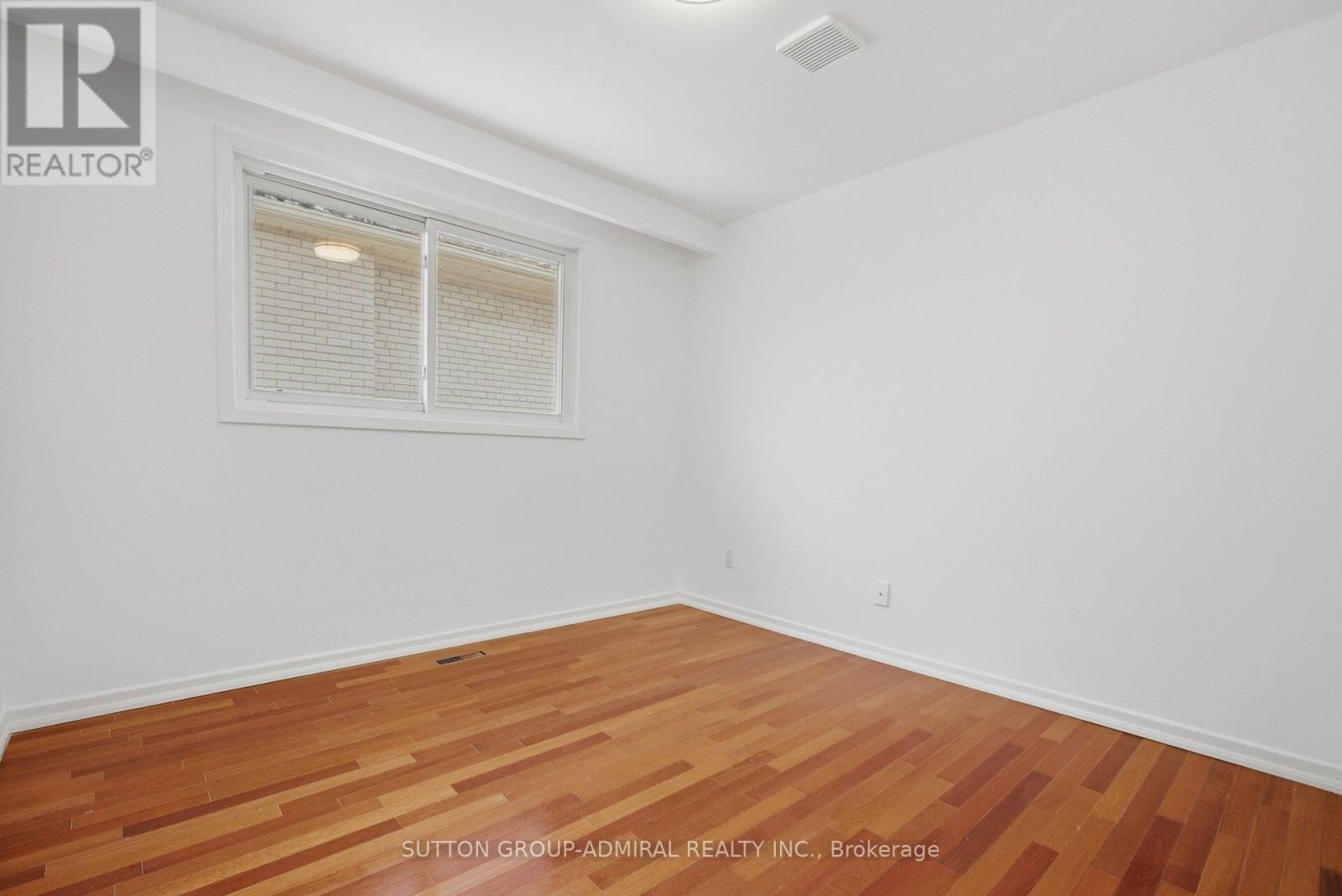 












53 BESTVIEW DRIVE

,
Toronto (Bayview Woods-Steeles),




Ontario
M2M2X8

