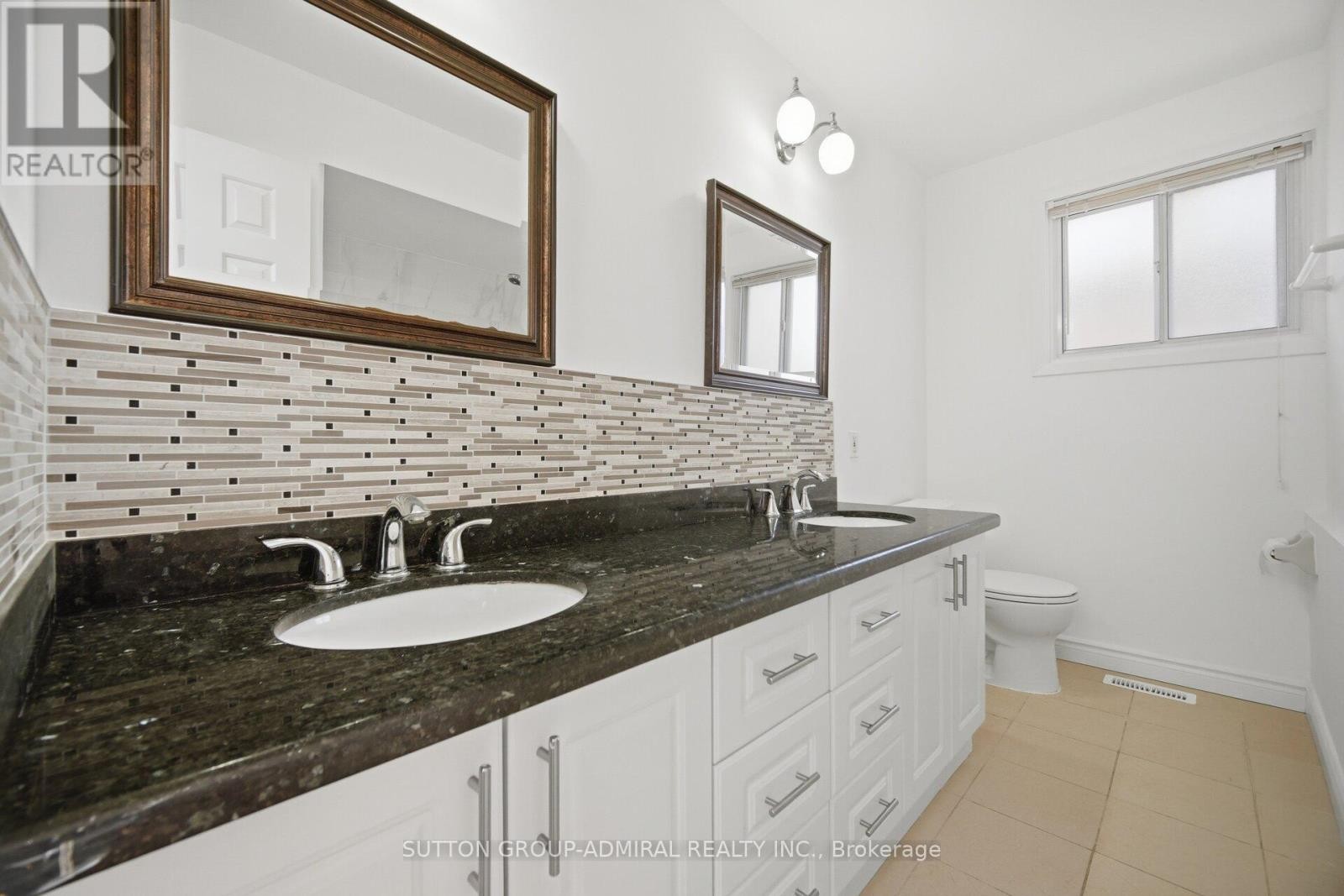 












53 BESTVIEW DRIVE

,
Toronto (Bayview Woods-Steeles),




Ontario
M2M2X8

