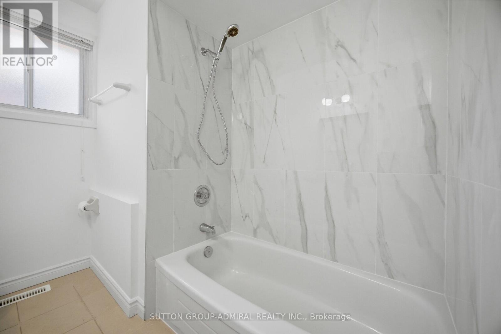 












53 BESTVIEW DRIVE

,
Toronto (Bayview Woods-Steeles),




Ontario
M2M2X8

