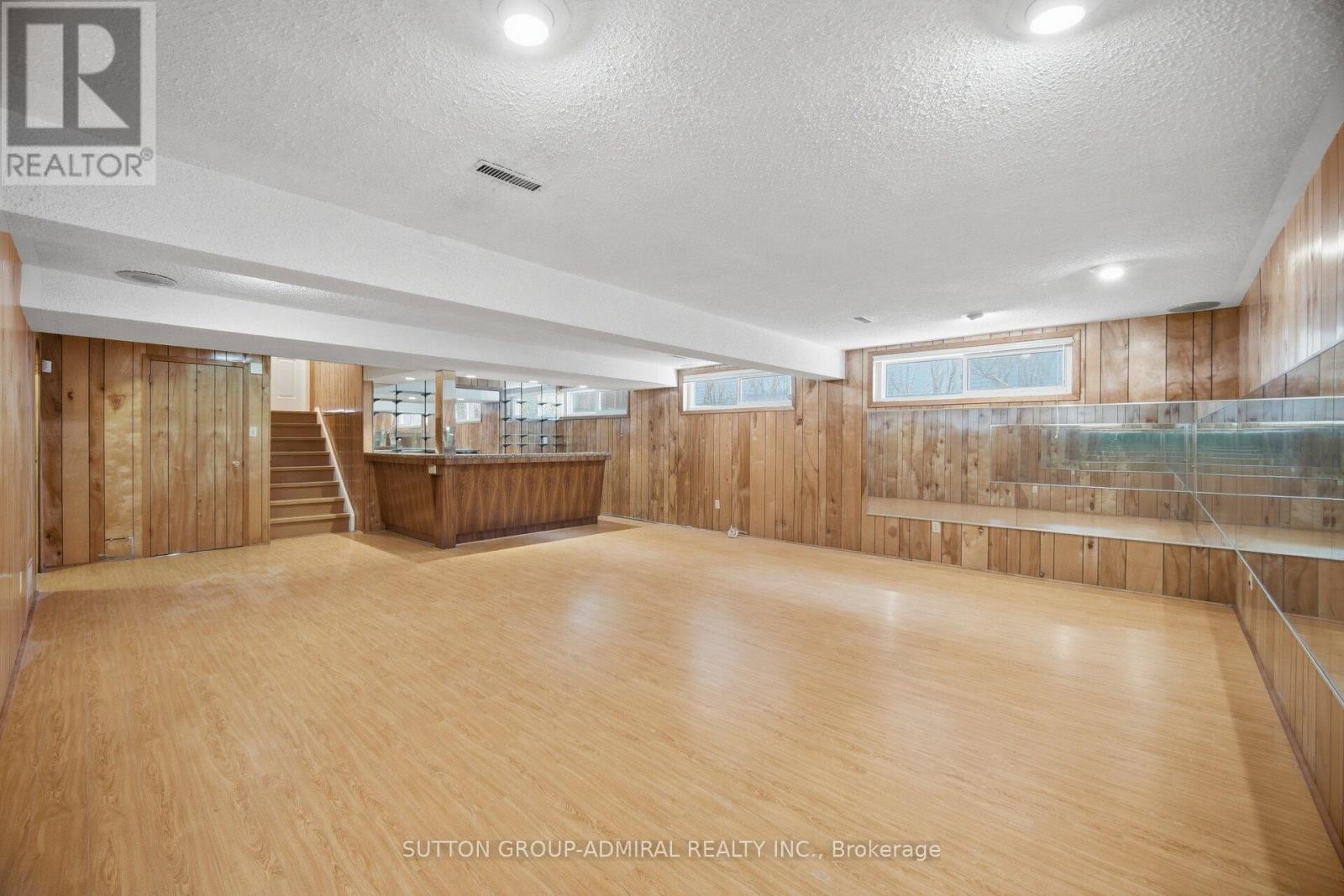 












53 BESTVIEW DRIVE

,
Toronto (Bayview Woods-Steeles),




Ontario
M2M2X8

