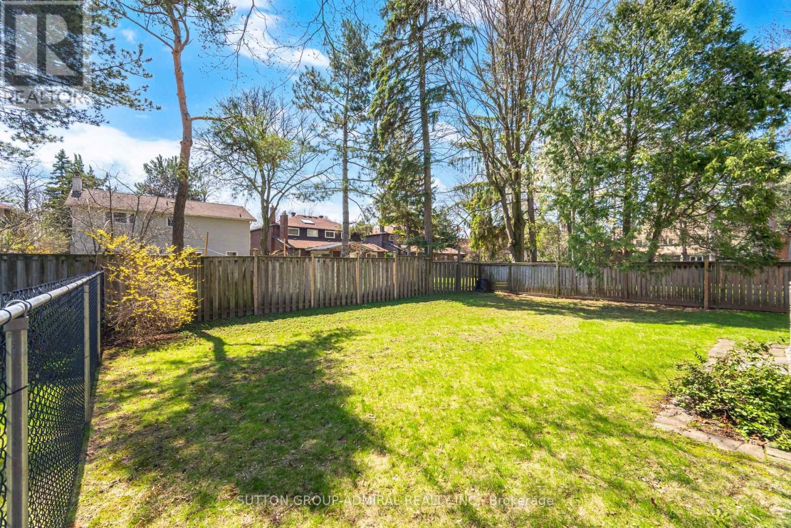 












53 BESTVIEW DRIVE

,
Toronto (Bayview Woods-Steeles),




Ontario
M2M2X8

