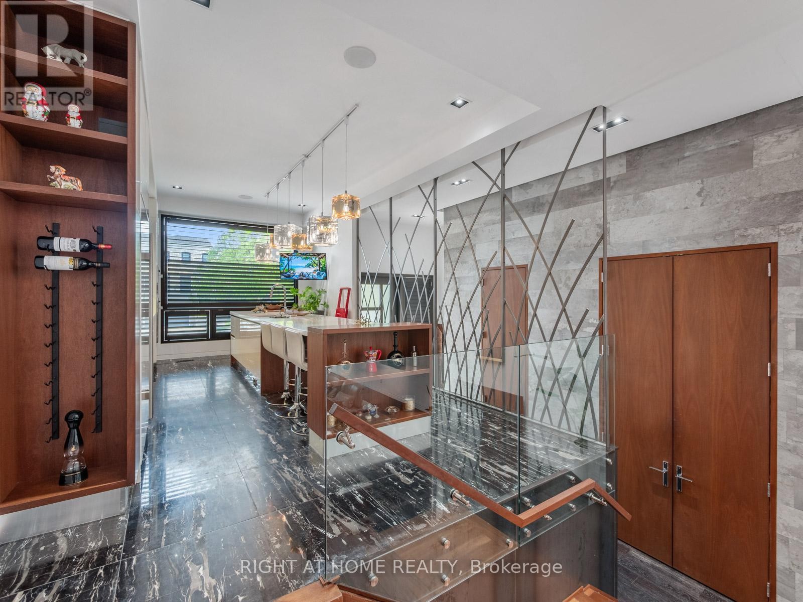 












336 MELROSE AVENUE

,
Toronto (Bedford Park-Nortown),




Ontario
M5M1Z4

