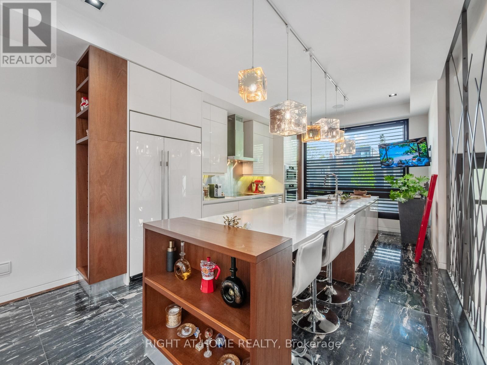 












336 MELROSE AVENUE

,
Toronto (Bedford Park-Nortown),




Ontario
M5M1Z4

