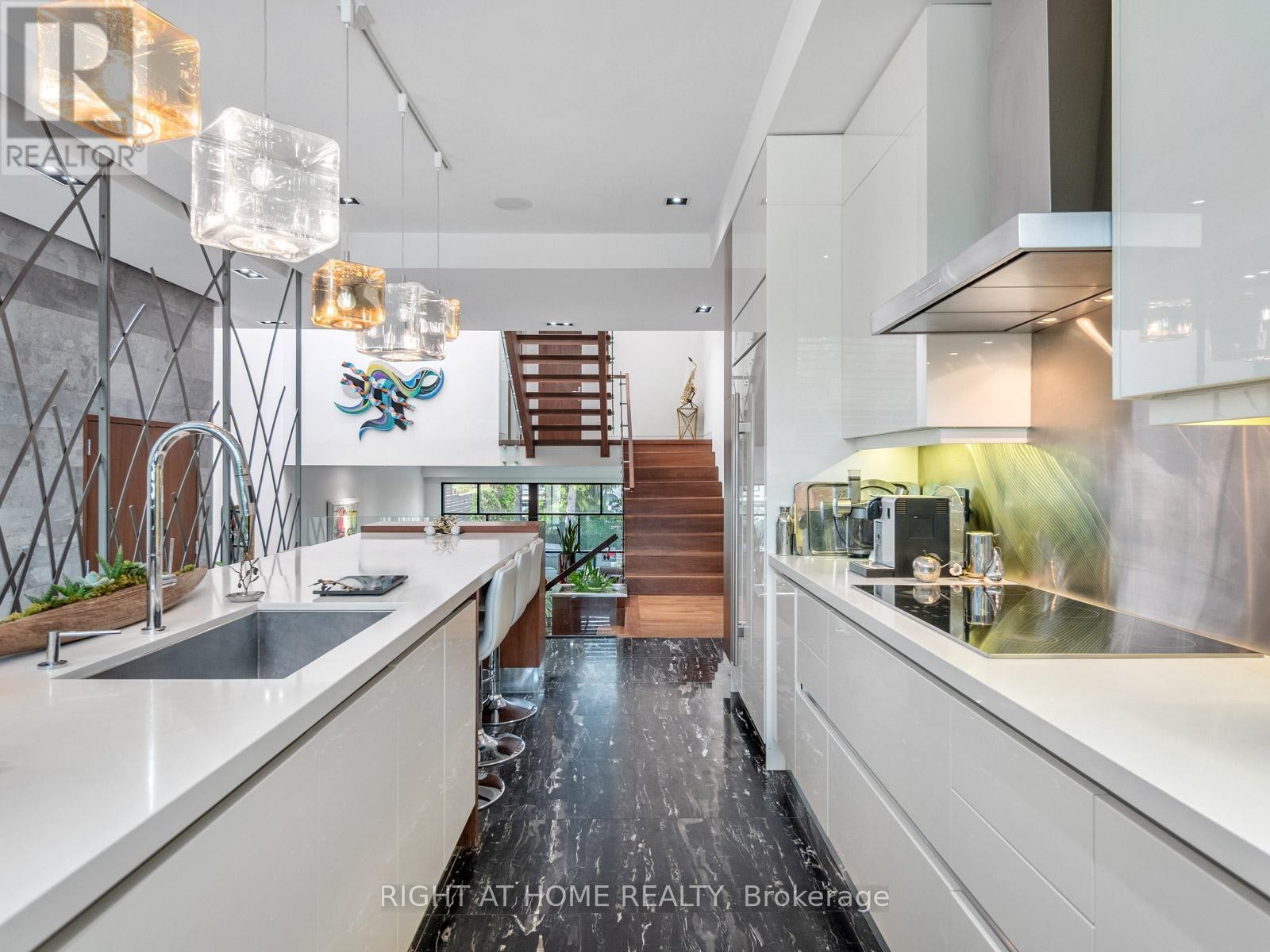 












336 MELROSE AVENUE

,
Toronto (Bedford Park-Nortown),




Ontario
M5M1Z4

