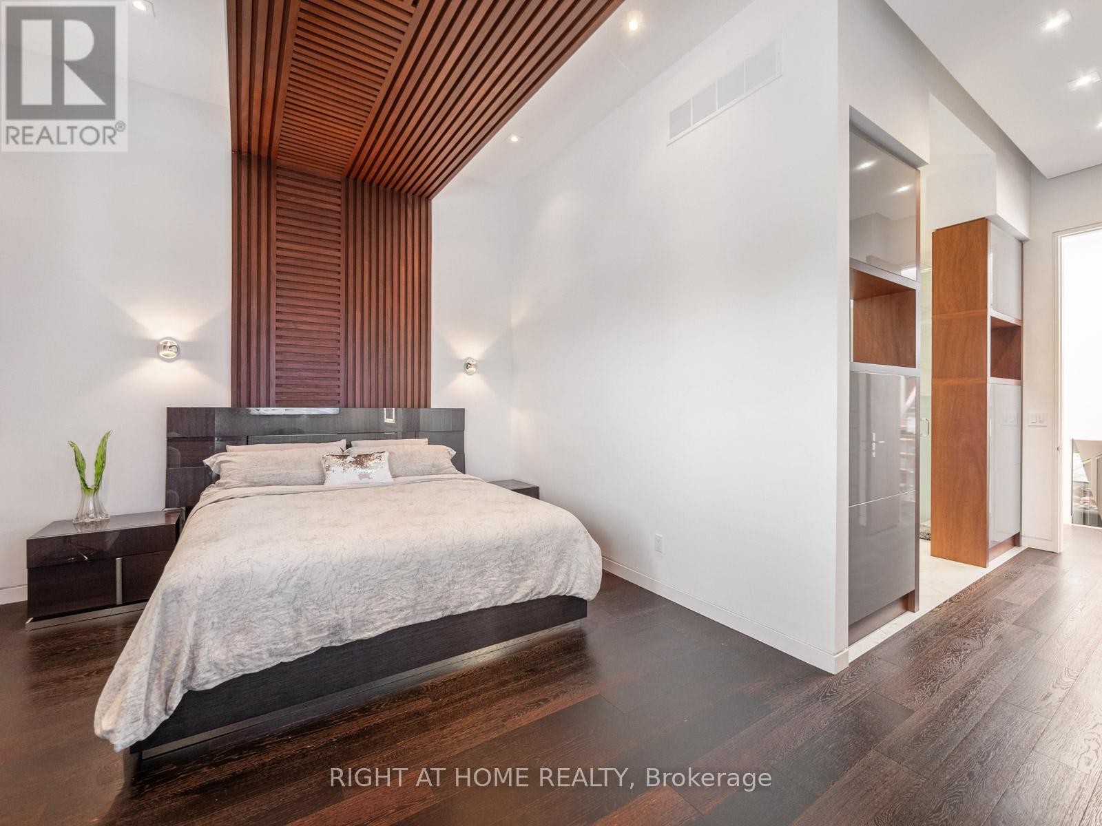 












336 MELROSE AVENUE

,
Toronto (Bedford Park-Nortown),




Ontario
M5M1Z4


