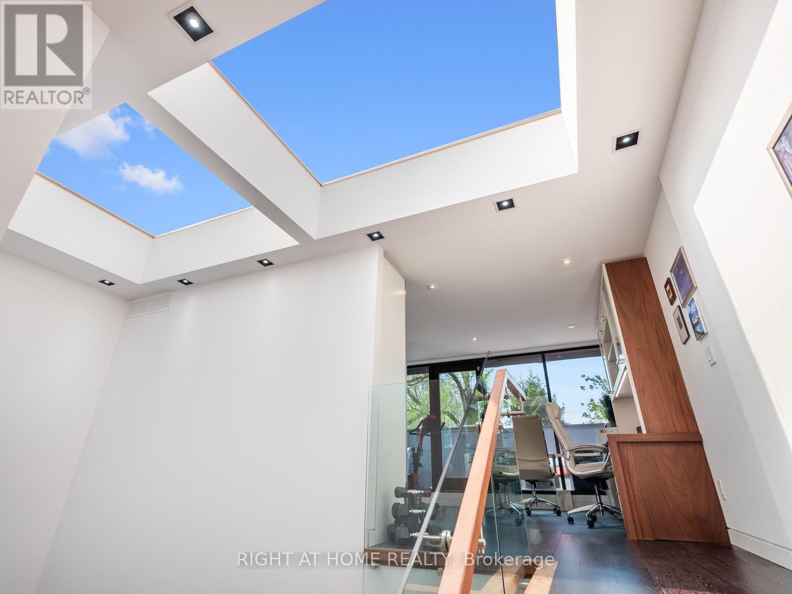 












336 MELROSE AVENUE

,
Toronto (Bedford Park-Nortown),




Ontario
M5M1Z4

