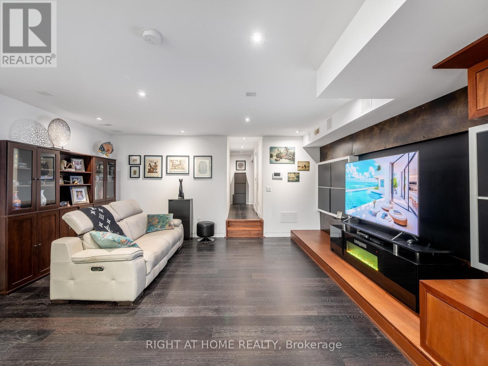 












336 MELROSE AVENUE

,
Toronto (Bedford Park-Nortown),




Ontario
M5M1Z4

