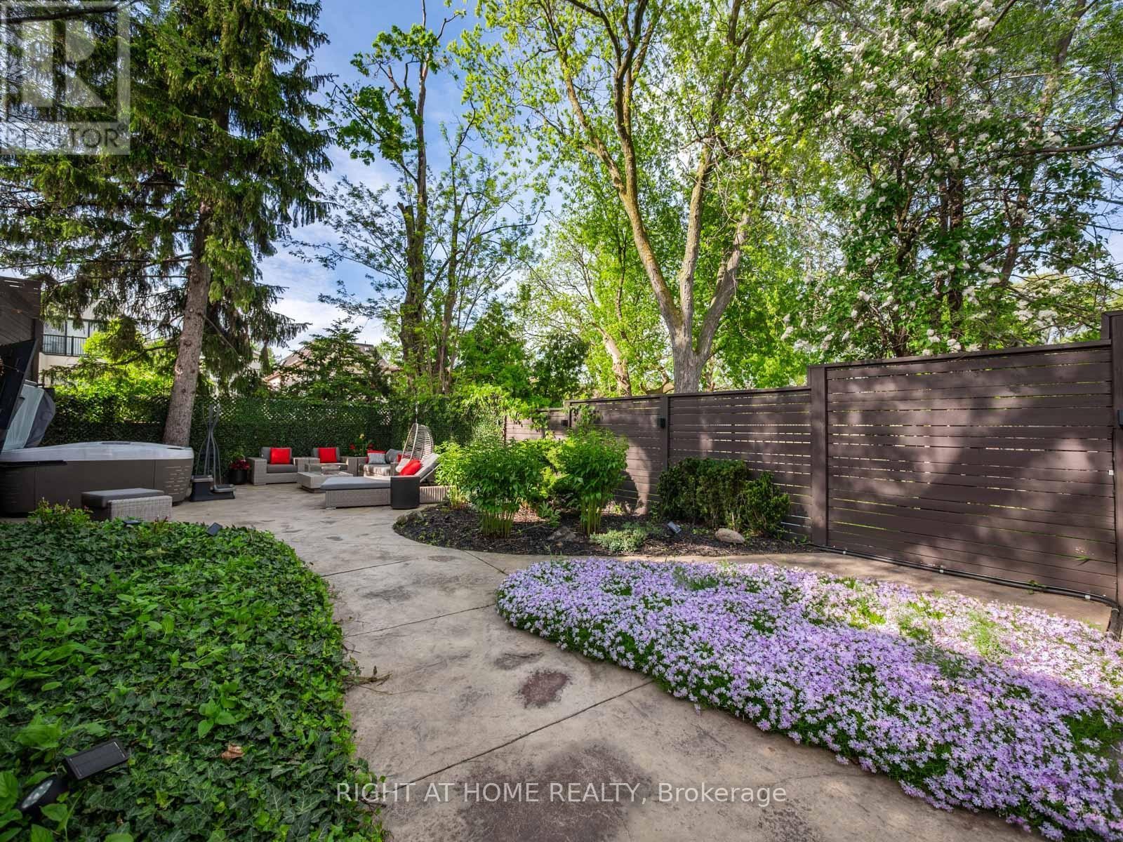 












336 MELROSE AVENUE

,
Toronto (Bedford Park-Nortown),




Ontario
M5M1Z4

