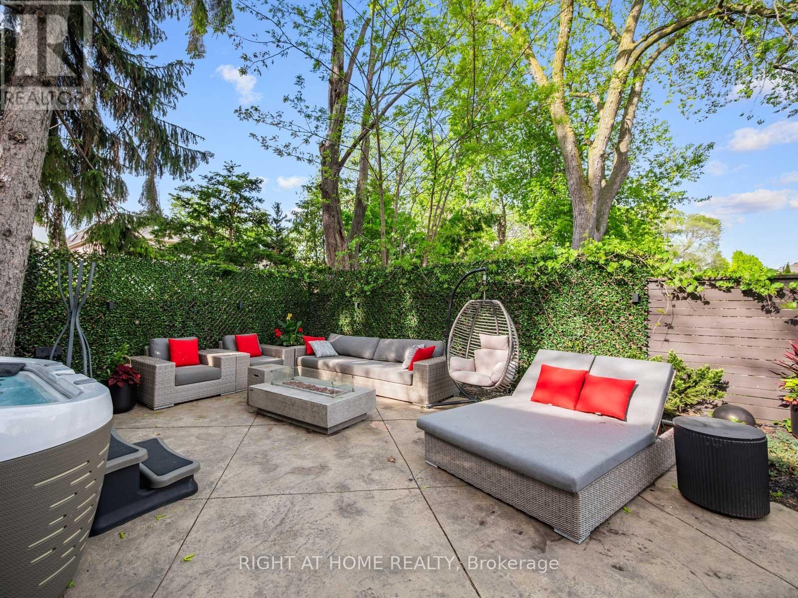 












336 MELROSE AVENUE

,
Toronto (Bedford Park-Nortown),




Ontario
M5M1Z4


