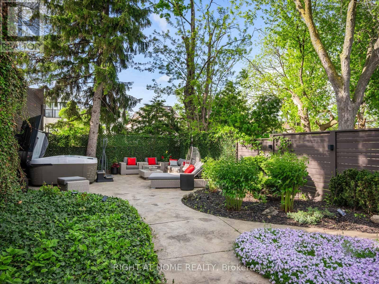 












336 MELROSE AVENUE

,
Toronto (Bedford Park-Nortown),




Ontario
M5M1Z4

