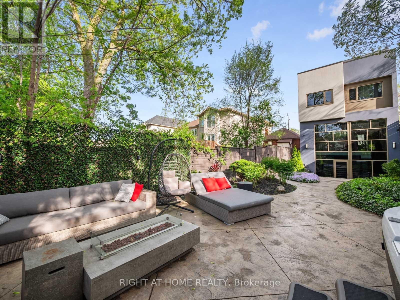 












336 MELROSE AVENUE

,
Toronto (Bedford Park-Nortown),




Ontario
M5M1Z4


