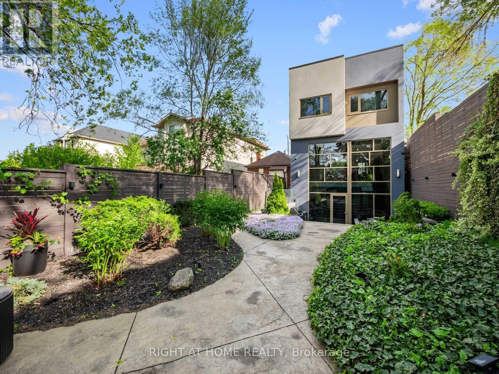 












336 MELROSE AVENUE

,
Toronto (Bedford Park-Nortown),




Ontario
M5M1Z4

