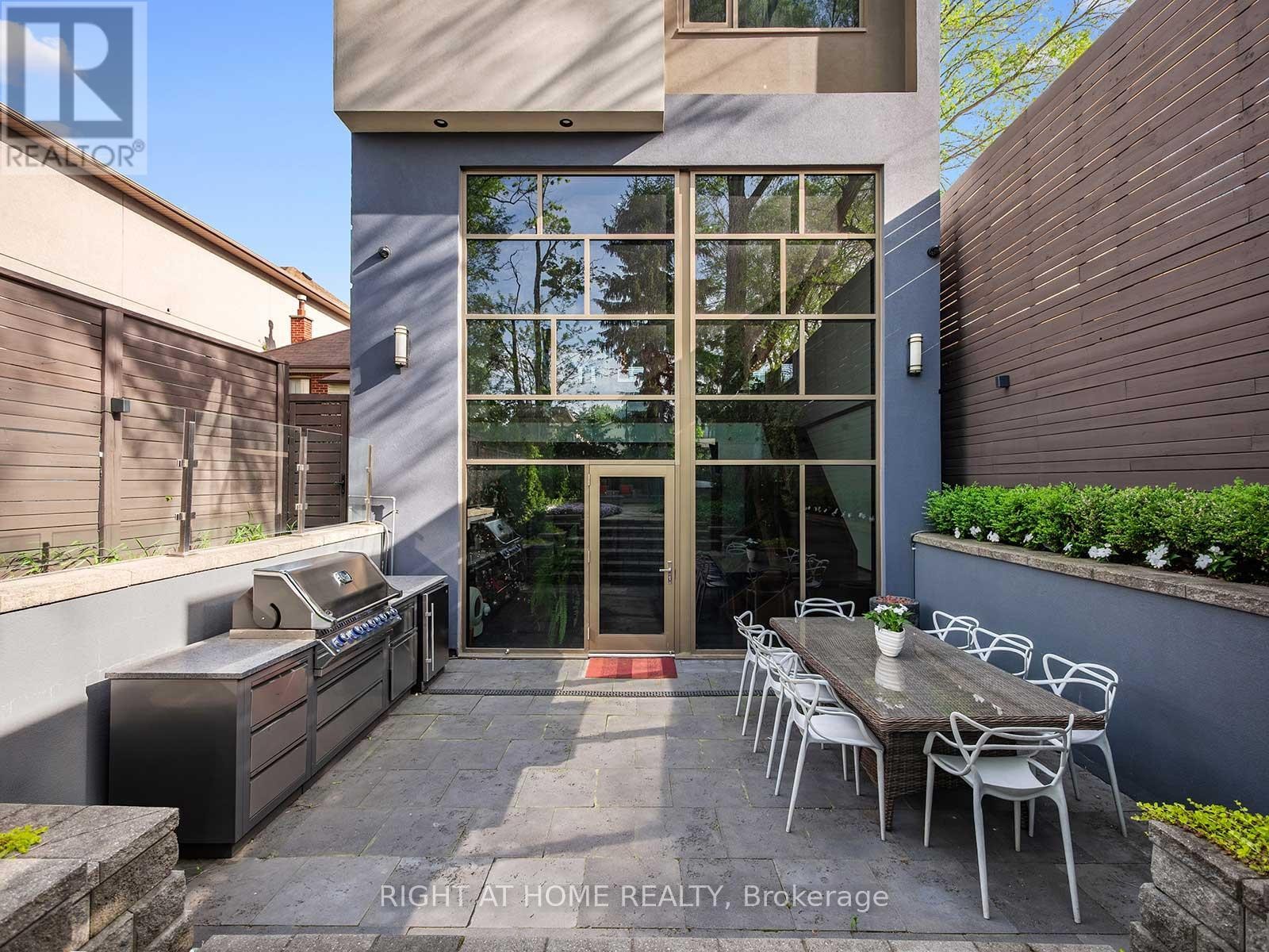 












336 MELROSE AVENUE

,
Toronto (Bedford Park-Nortown),




Ontario
M5M1Z4

