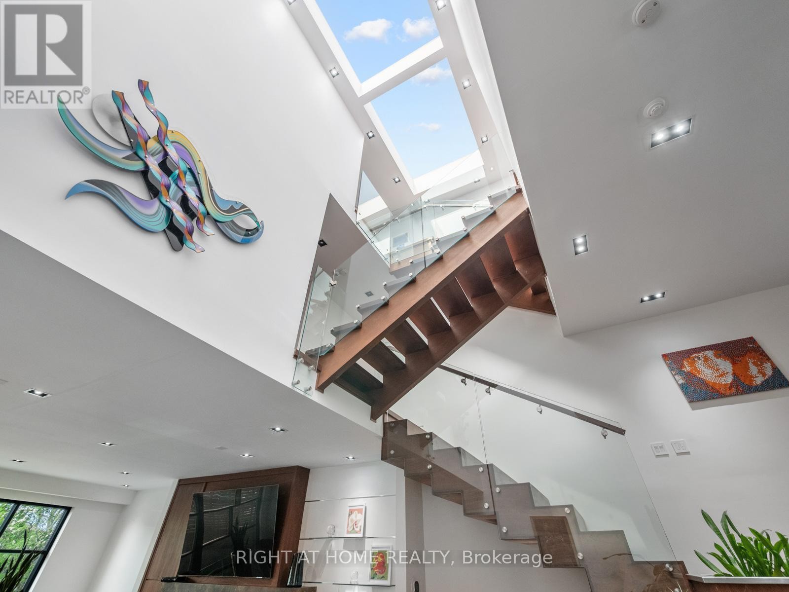 












336 MELROSE AVENUE

,
Toronto (Bedford Park-Nortown),




Ontario
M5M1Z4


