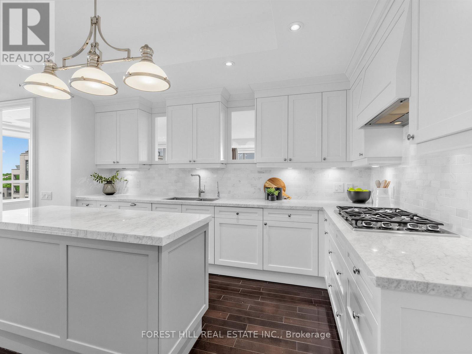 












1204 - 155 ST CLAIR AVENUE W

,
Toronto (Casa Loma),




Ontario
M4V0A1

