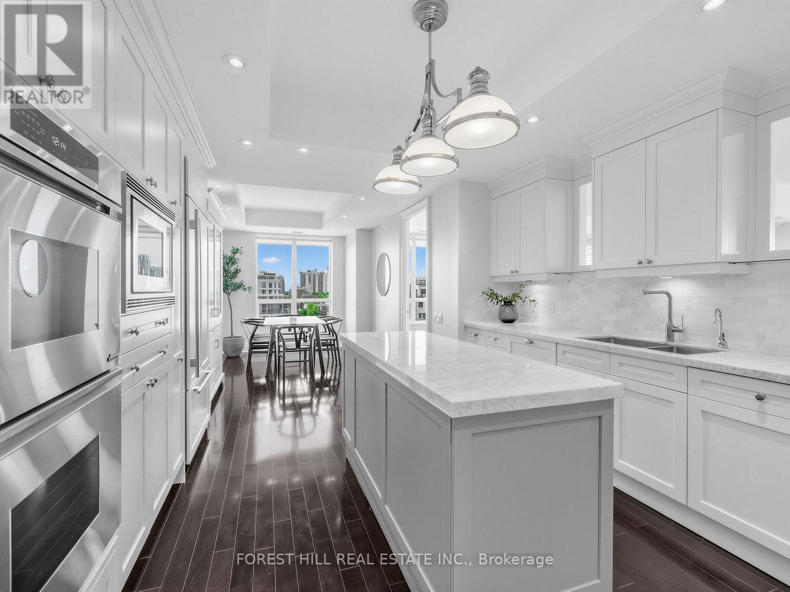












1204 - 155 ST CLAIR AVENUE W

,
Toronto (Casa Loma),




Ontario
M4V0A1

