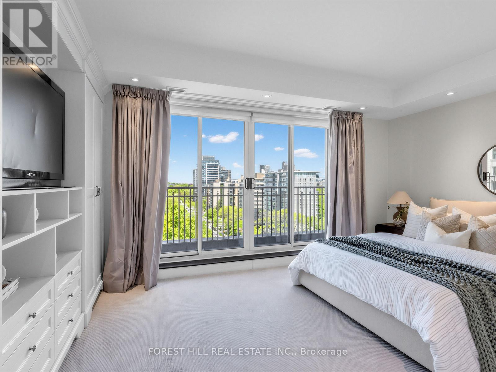 












1204 - 155 ST CLAIR AVENUE W

,
Toronto (Casa Loma),




Ontario
M4V0A1

