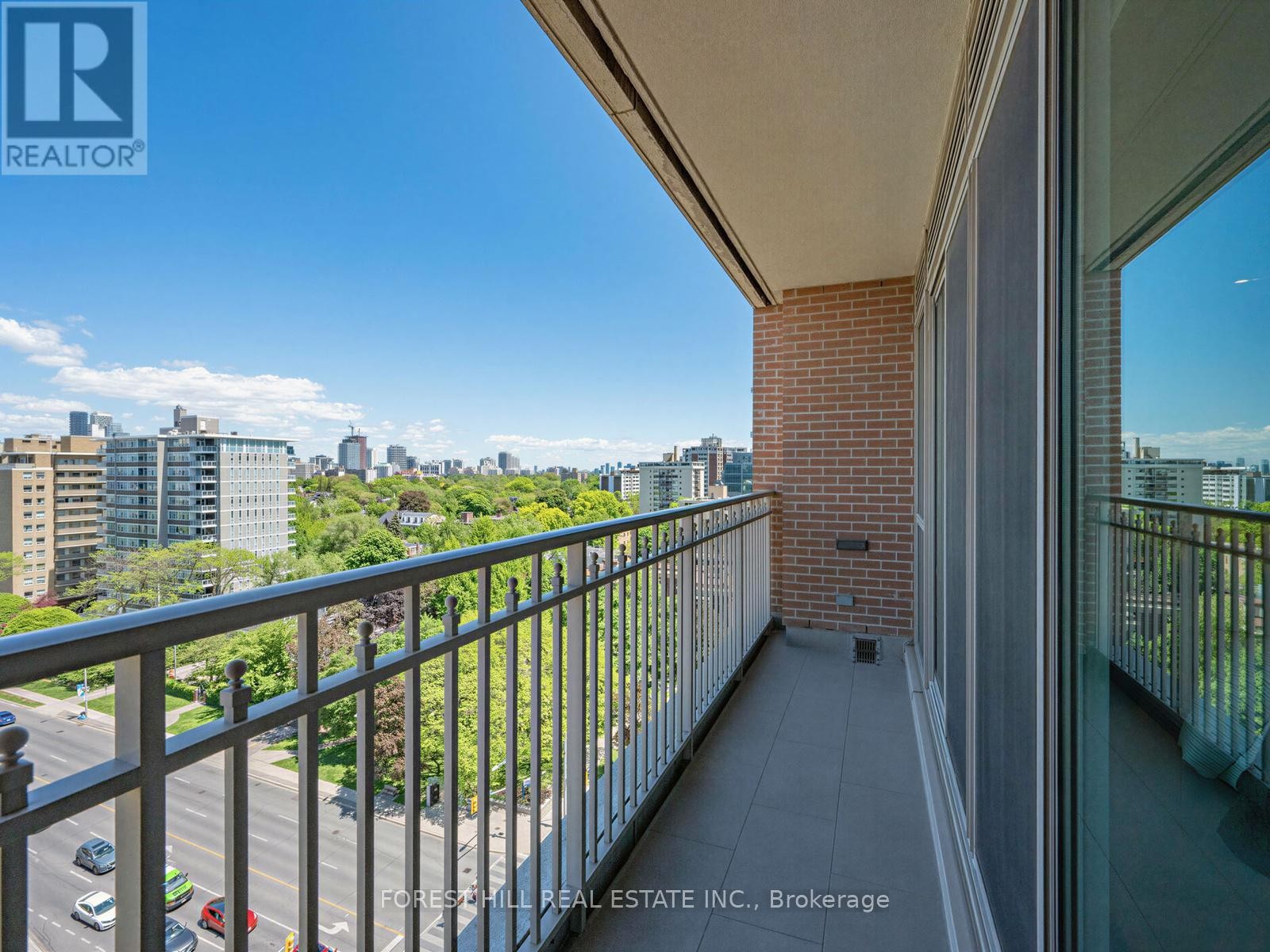 












1204 - 155 ST CLAIR AVENUE W

,
Toronto (Casa Loma),




Ontario
M4V0A1

