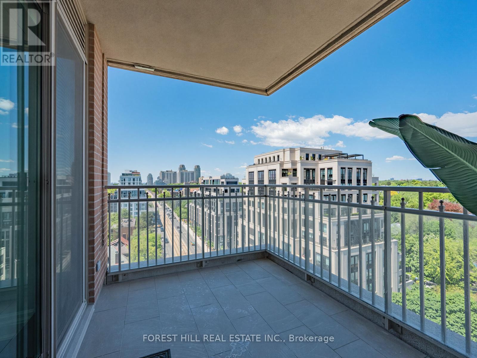 












1204 - 155 ST CLAIR AVENUE W

,
Toronto (Casa Loma),




Ontario
M4V0A1

