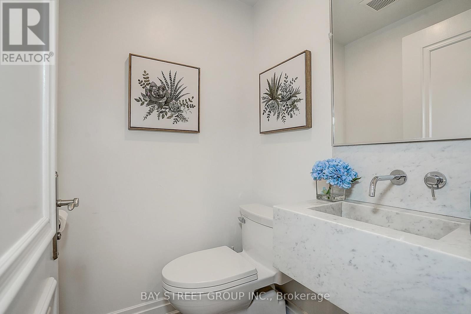 












3 SILVERWOOD AVENUE

,
Toronto (Forest Hill South),




Ontario
M5P1W3

