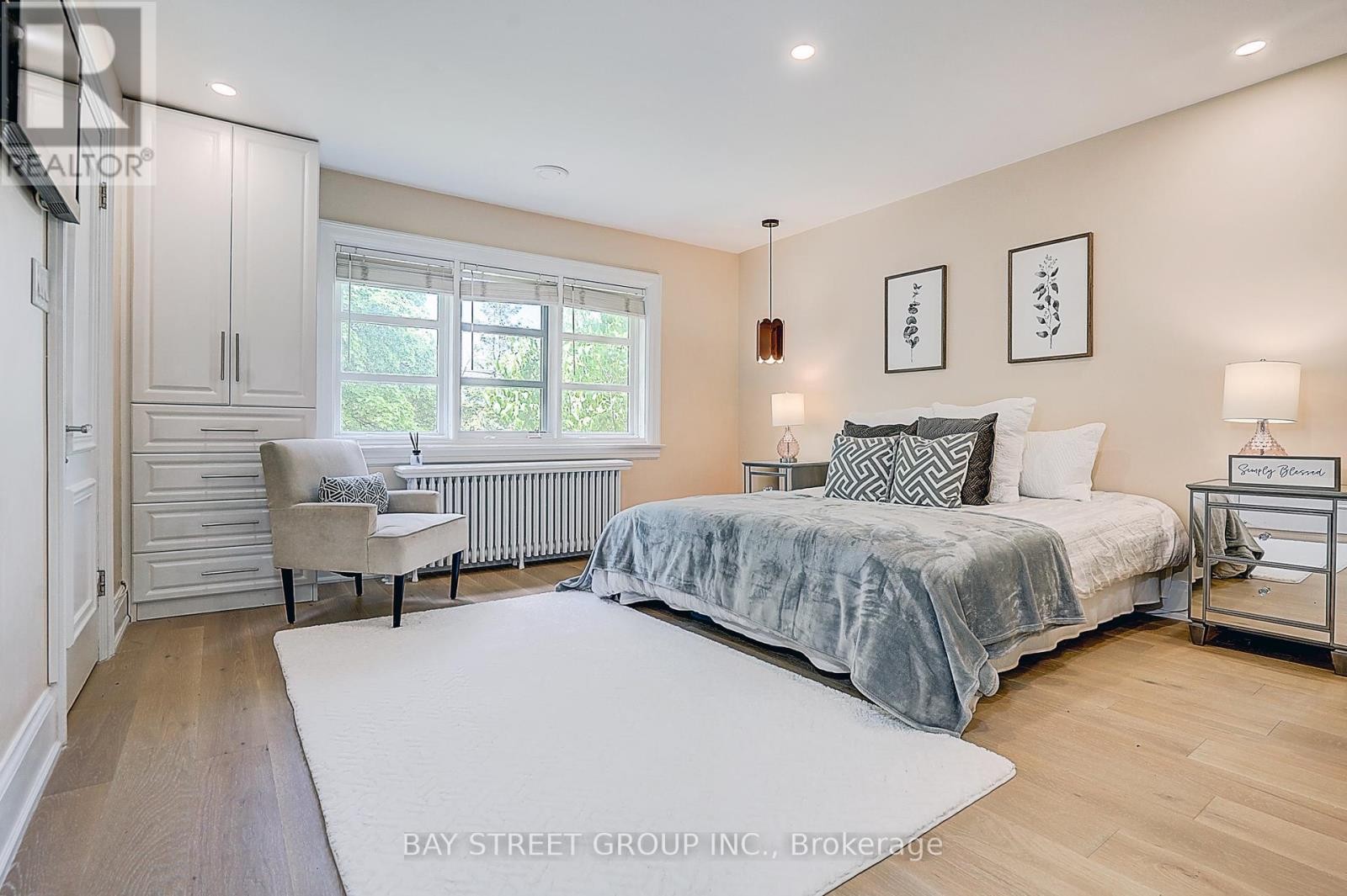 












3 SILVERWOOD AVENUE

,
Toronto (Forest Hill South),




Ontario
M5P1W3

