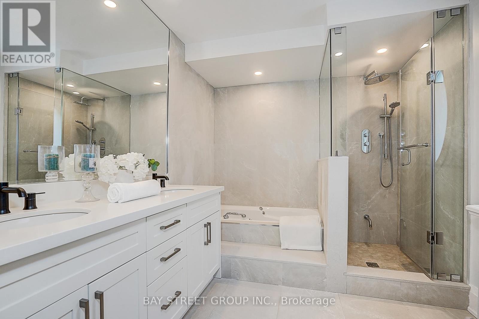 












3 SILVERWOOD AVENUE

,
Toronto (Forest Hill South),




Ontario
M5P1W3

