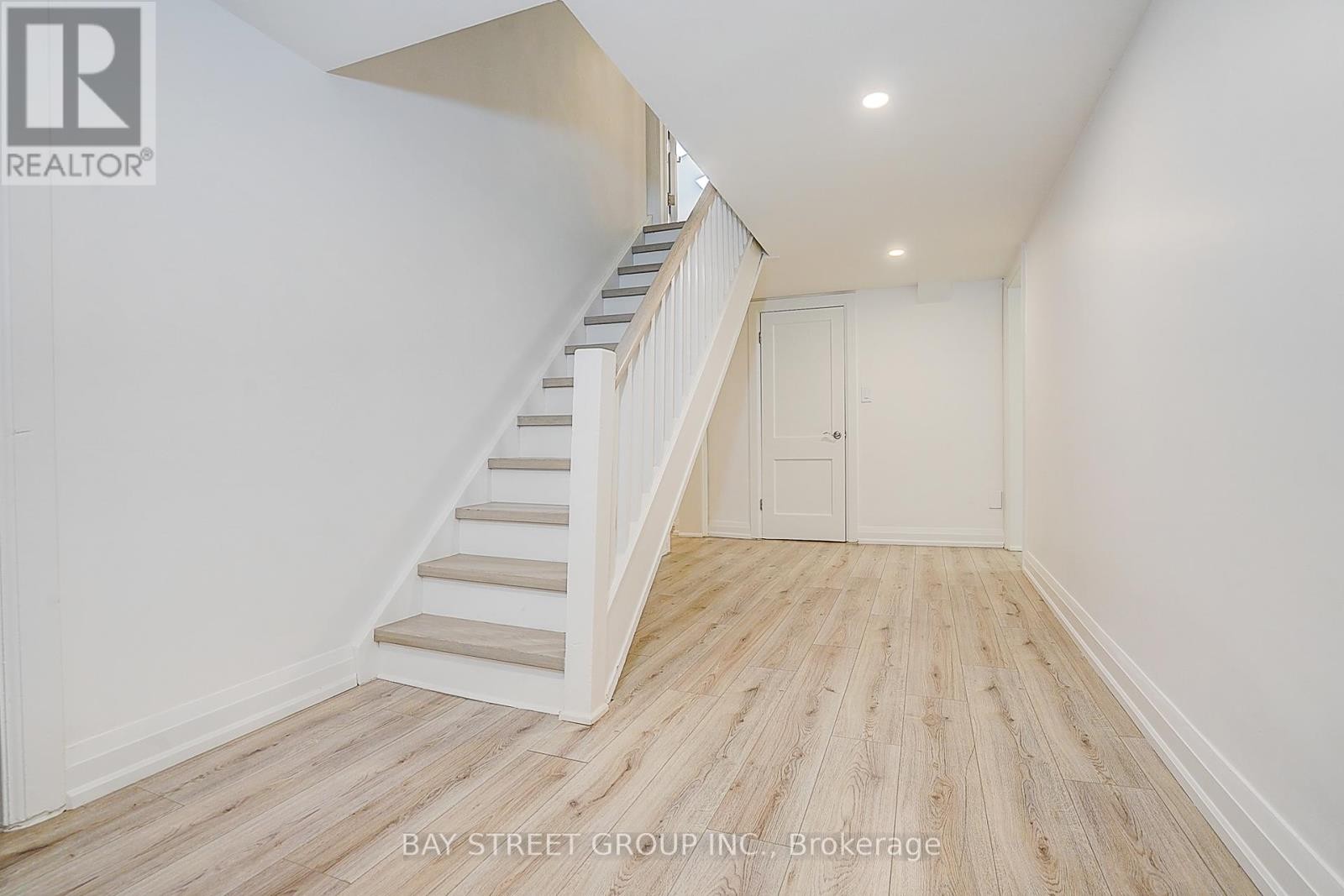 












3 SILVERWOOD AVENUE

,
Toronto (Forest Hill South),




Ontario
M5P1W3

