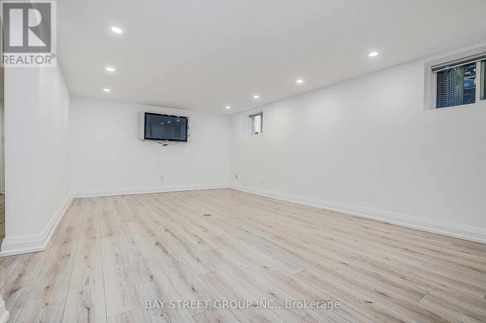












3 SILVERWOOD AVENUE

,
Toronto (Forest Hill South),




Ontario
M5P1W3

