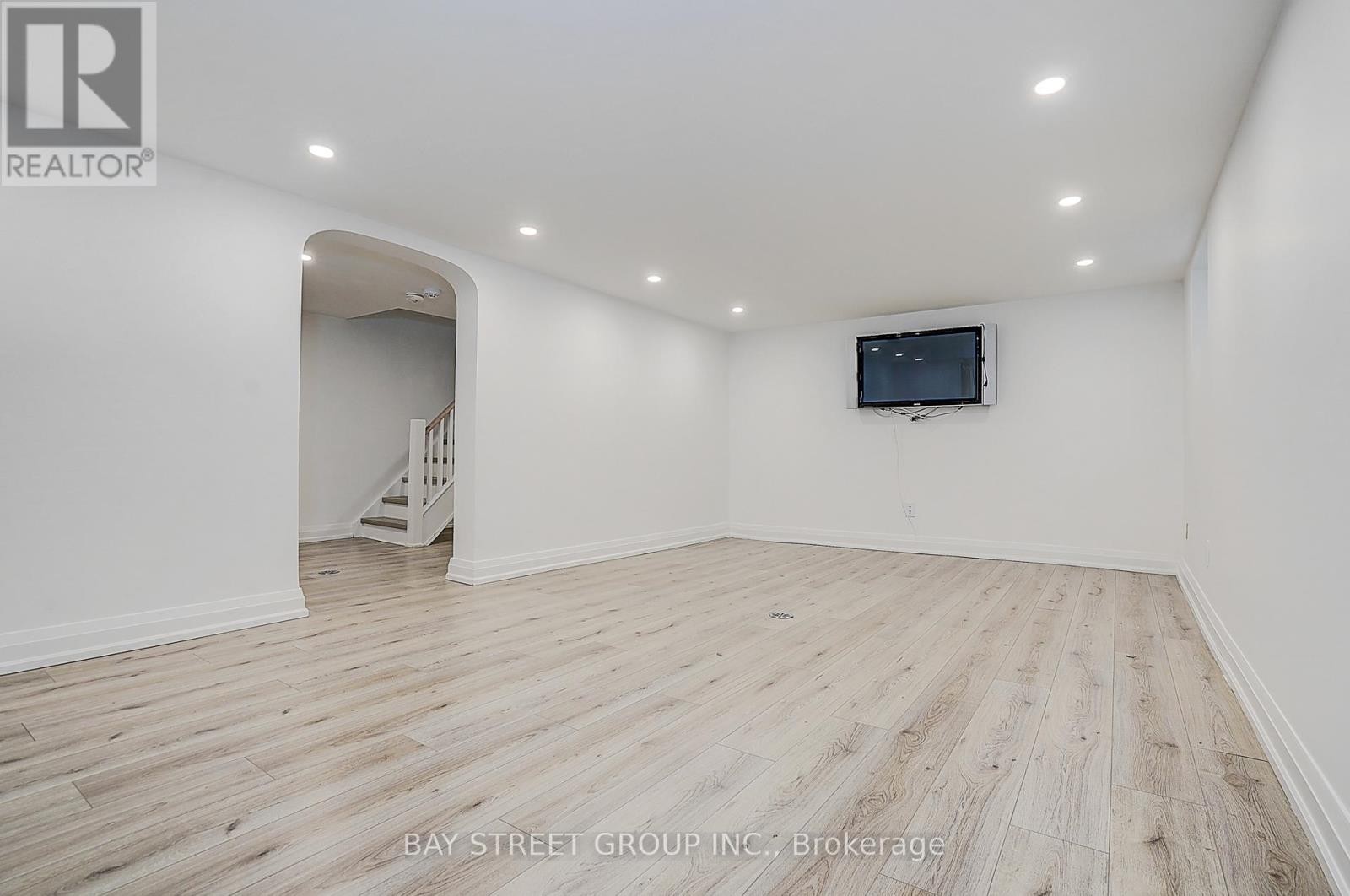 












3 SILVERWOOD AVENUE

,
Toronto (Forest Hill South),




Ontario
M5P1W3

