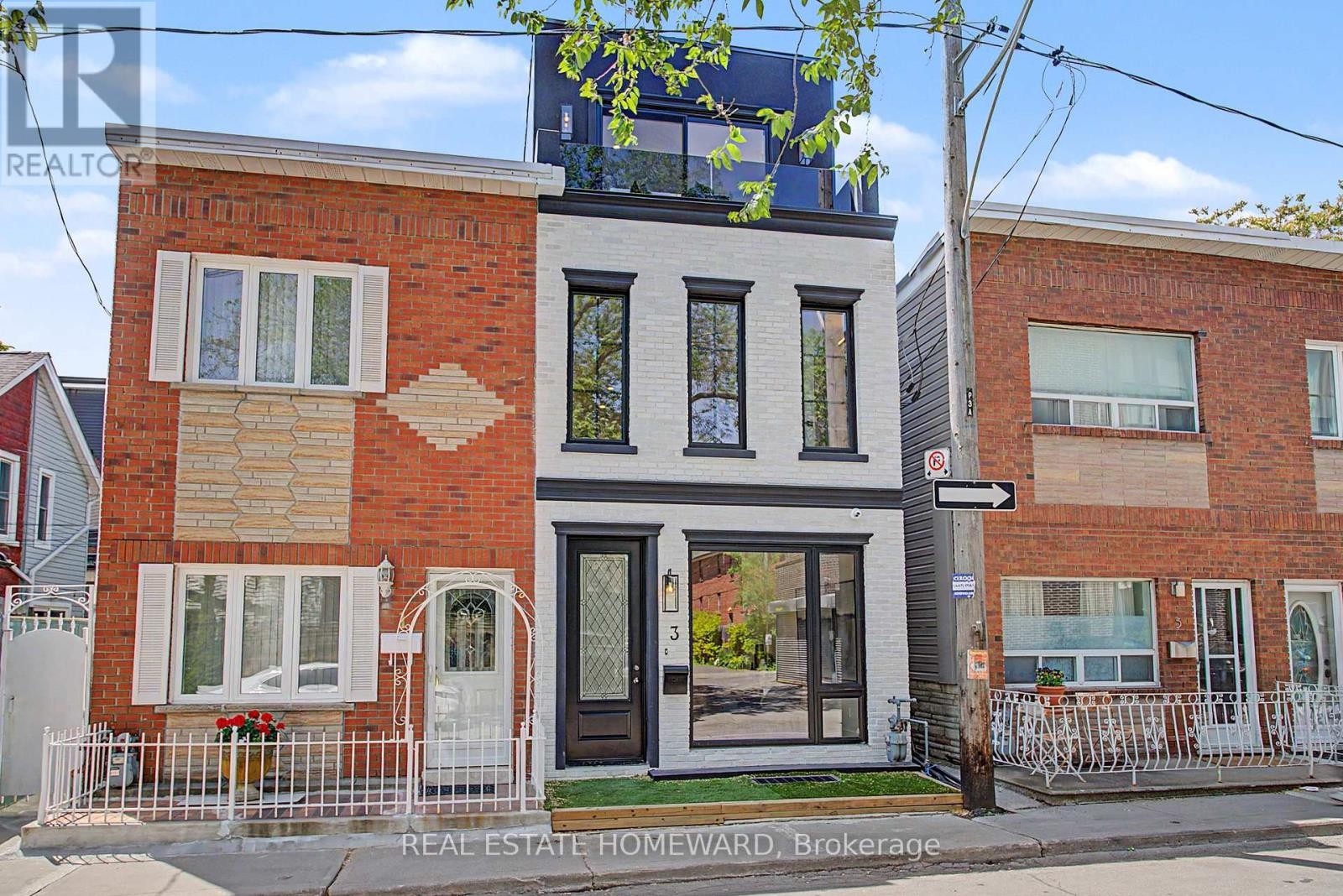 












3 REBECCA STREET

,
Toronto (Trinity-Bellwoods),




Ontario
M6J1K8

