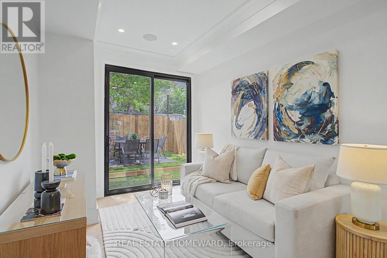 












3 REBECCA STREET

,
Toronto (Trinity-Bellwoods),




Ontario
M6J1K8

