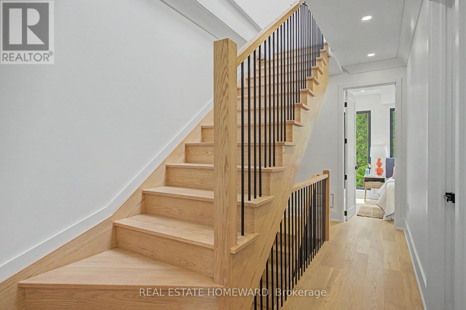 












3 REBECCA STREET

,
Toronto (Trinity-Bellwoods),




Ontario
M6J1K8


