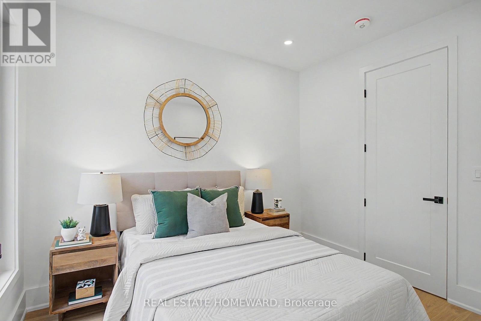 












3 REBECCA STREET

,
Toronto (Trinity-Bellwoods),




Ontario
M6J1K8


