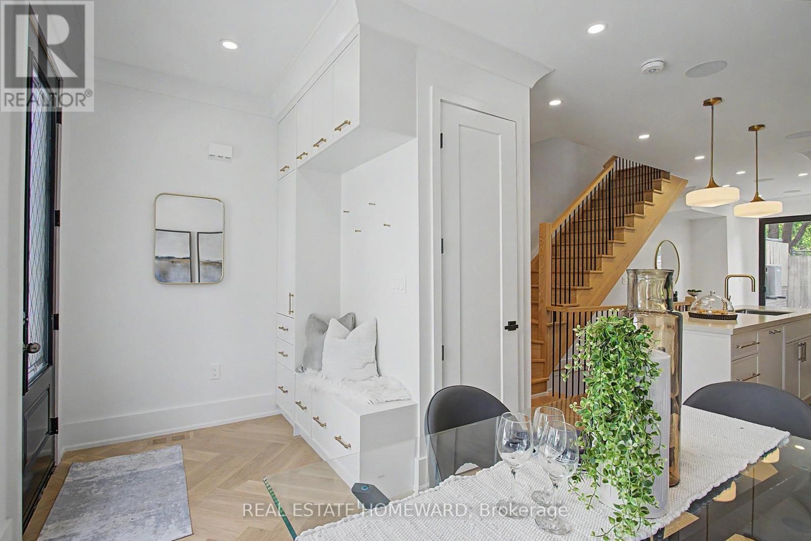 












3 REBECCA STREET

,
Toronto (Trinity-Bellwoods),




Ontario
M6J1K8

