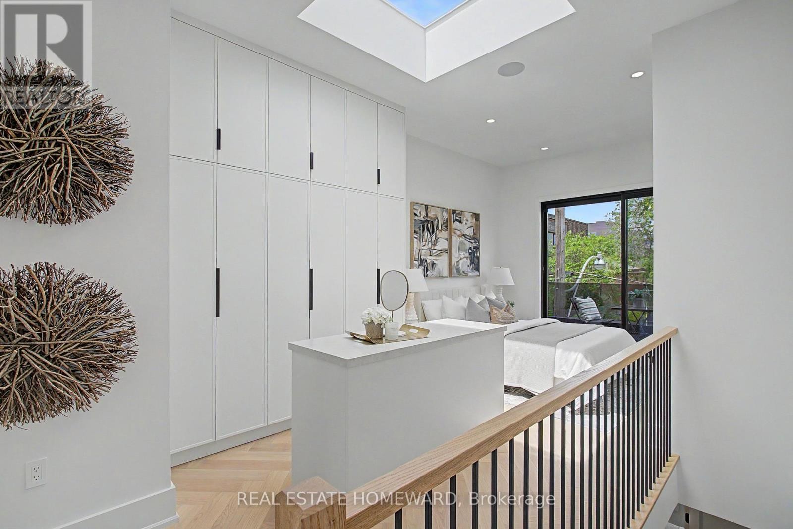 












3 REBECCA STREET

,
Toronto (Trinity-Bellwoods),




Ontario
M6J1K8

