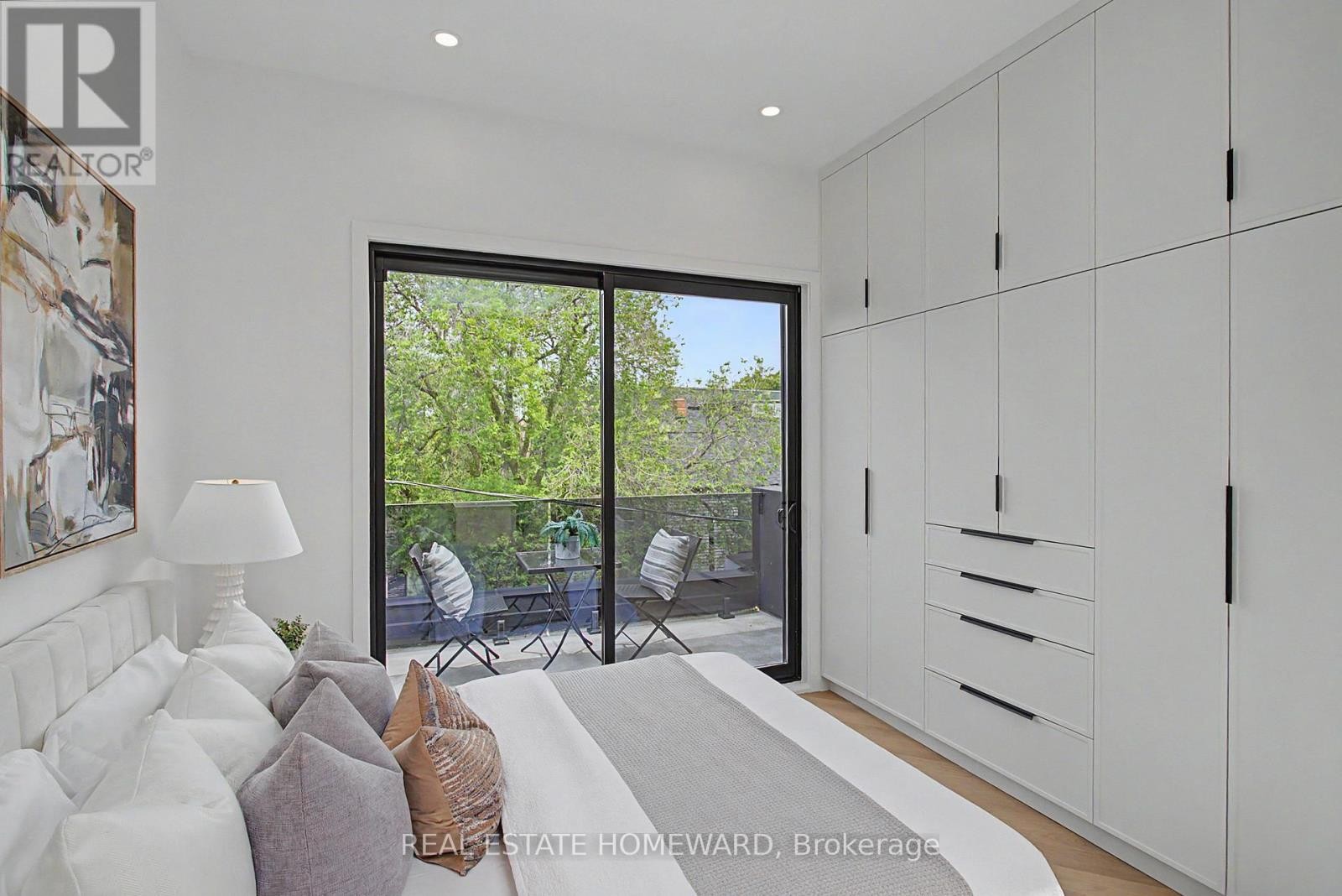 












3 REBECCA STREET

,
Toronto (Trinity-Bellwoods),




Ontario
M6J1K8

